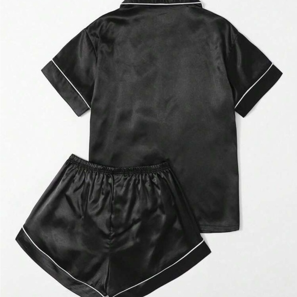 Women’s Black Satin Pajamas Set (Size 1XL) - Picture 2 of 5